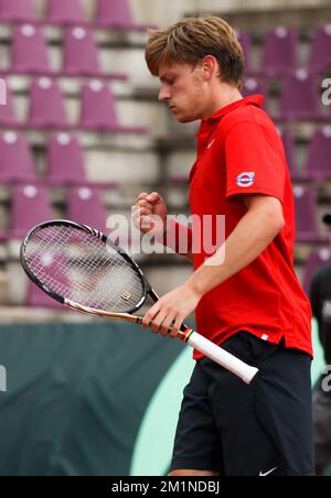 20120914 - BRUXELLES, BELGIO: Il belga David Goffin festeggia il secondo gioco della Coppa Davis tra Belgio e Svezia, per il World Group al Royal Primerose Tennis Club di Bruxelles, venerdì 14 settembre 2012. Il belga David Goffin (ATP 56) e lo svedese Andreas Vinciguerra giocano il secondo di cinque partite. BELGA PHOTO VIRGINIE LEFOUR Foto Stock