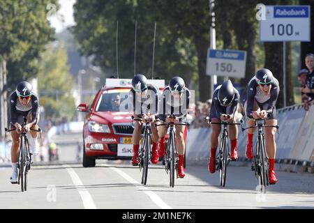 20120916 - VALKENBURG, PAESI BASSI: Team specializzato - Lululemon con l'olandese Ellen Van Dijk (R) nella foto durante il cronometro femminile della squadra d'élite, 34,2km da Sittard-Geleen a Valkenburg in occasione dei Campionati mondiali di ciclismo su strada UCI, domenica 16 settembre 2012 a Valkenburg, Paesi Bassi. BELGA FOTO KRISTOF VAN ACCOM Foto Stock