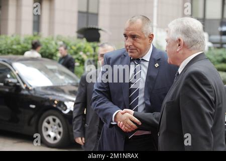 20121019 - BRUXELLES, BELGIO: Il primo ministro bulgaro Boyko Borisov arriva per una riunione del consiglio europeo il secondo giorno del vertice UE dei capi di Stato e di governo, nella sede dell'UE a Bruxelles, venerdì 19 ottobre 2012. BELGA FOTO BERNAL REVERT Foto Stock