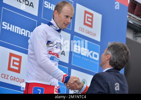 20121021 - TABOR, REPUBBLICA CECA: Il belga Kevin Pauwels festeggia sul podio nella maglia del leader della Coppa del mondo dopo la 1st tappa nella Coppa del mondo di ciclocross, domenica 21 ottobre 2012 a Tabor, Repubblica Ceca. FOTO DI BELGA DAVID STOCKMAN Foto Stock