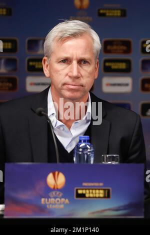 20121107 - BRUGGE, BELGIO: Alan Pardew, manager di Newcastle, nella foto di una conferenza stampa dell'inglese Newcastle United F.C., mercoledì 07 novembre 2012, in vista del quarto gioco dell'Europa League del gruppo D, contro il Club Brugge KV di domani. FOTO DI BELGA BRUNO FAHY Foto Stock