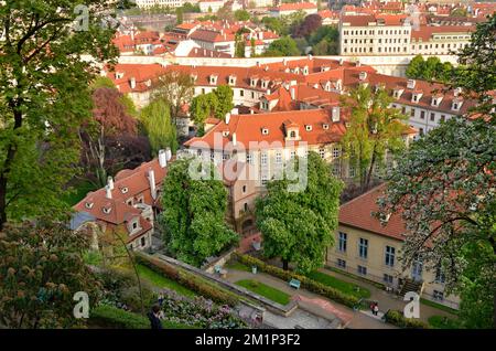 Grande giardino Fürstenberg, giardino terrazzato in primavera situato a Malá Strana, Repubblica Ceca. Foto Stock