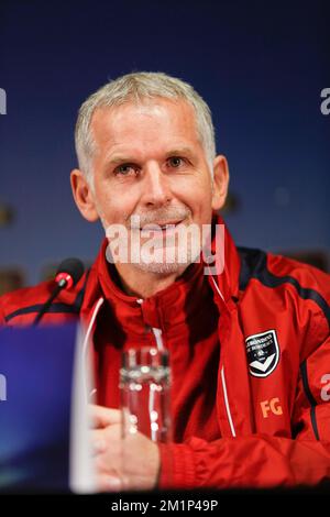 20121121 - BRUGGE, BELGIO: Il capo allenatore di Bordeaux Francis Gillot ha illustrato in una conferenza stampa del Club francese Bordeaux, mercoledì 21 novembre 2012 a Brugge. Il Club Brugge giocherà una partita della quinta giornata nel Gruppo D nel torneo Europa League, contro Bordeaux, domani. FOTO DI BELGA BRUNO FAHY Foto Stock