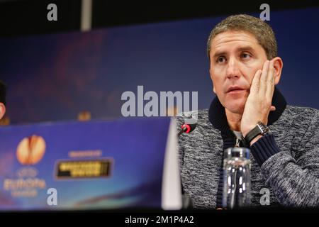 20121121 - BRUGGE, BELGIO: L'allenatore capo del Club Juan Carlos Garrido ha illustrato in una conferenza stampa del Club Belga Brugge, mercoledì 21 novembre 2012 a Brugge. Il Club Brugge giocherà una partita della quinta giornata nel Gruppo D nel torneo Europa League, contro Bordeaux, domani. FOTO DI BELGA BRUNO FAHY Foto Stock