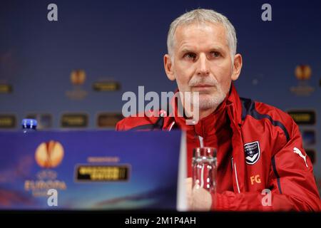 20121121 - BRUGGE, BELGIO: Il capo allenatore di Bordeaux Francis Gillot ha illustrato in una conferenza stampa del Club francese Bordeaux, mercoledì 21 novembre 2012 a Brugge. Il Club Brugge giocherà una partita della quinta giornata nel Gruppo D nel torneo Europa League, contro Bordeaux, domani. FOTO DI BELGA BRUNO FAHY Foto Stock