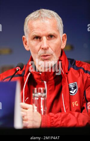 20121121 - BRUGGE, BELGIO: Il capo allenatore di Bordeaux Francis Gillot ha illustrato in una conferenza stampa del Club francese Bordeaux, mercoledì 21 novembre 2012 a Brugge. Il Club Brugge giocherà una partita della quinta giornata nel Gruppo D nel torneo Europa League, contro Bordeaux, domani. FOTO DI BELGA BRUNO FAHY Foto Stock