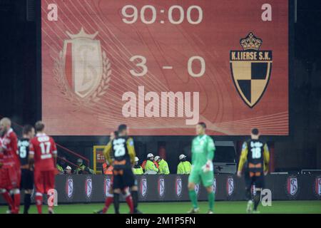 20121123 - LIEGE, BELGIO: L'illustrazione mostra il tabellone dopo la partita della Jupiler Pro League tra Standard e Lierse, a Liegi, venerdì 23 novembre 2012, il giorno 17 del campionato di calcio belga. FOTO DI BELGA YORICK JANSENS Foto Stock