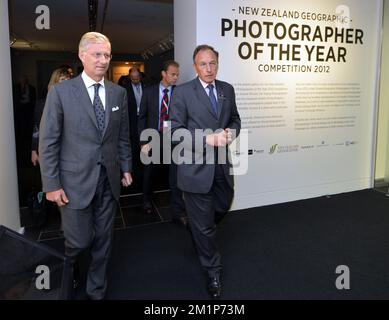 20121128 - AUCKLAND, NUOVA ZELANDA: Il principe ereditario Philippe del Belgio ha raffigurato durante una visita alla galleria del Museo della prima guerra mondiale il 12th° giorno di una missione economica in Australia e Nuova Zelanda, mercoledì 28 novembre 2012. FOTO DI BELGA ERIC LALMAND Foto Stock