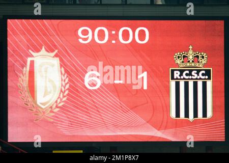 20121207 - LIEGE, BELGIO: L'illustrazione mostra il tabellone dopo la partita della Jupiler Pro League tra Standard e Charleroi, a Liegi, venerdì 07 dicembre 2012, il giorno 19 del campionato di calcio belga. FOTO DI BELGA YORICK JANSENS Foto Stock