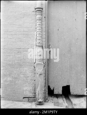 Baltimora, Maryland, 406 Saint Paul Street, dettagli esterni, becco di grondaia, downspouts. Frank Cousins Collezione di negativi in lastra di vetro Foto Stock