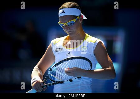 20130120 - MELBOURNE, AUSTRALIA: Kirsten Flipkens belga raffigurato durante la partita tra il belga Kirsten Flipkens (WTA 43) e il russo Maria Sharapova, nel turno finale più garante del torneo femminile di single al Grand Slam 'Australian Open', domenica 20 gennaio 2013 al Melbourne Park, Melbourne, Australia. Flipkens perse in due set: 6-1 e 6-0. FOTO DI BELGA PATRICK HAMILTON Foto Stock