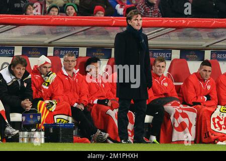 20130214 - STOCCARDA, GERMANIA: Il capo allenatore di Stoccarda Bruno Labbadia nella foto durante la prima tappa della finale di Europa League 1/16 tra la squadra belga di calcio di prima divisione KRC Racing Genk e il club tedesco VfB Stuttgart, giovedì 14 febbraio 2013 a Stoccarda, Germania. FOTO DI BELGA YORICK JANSENS Foto Stock