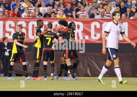 I giocatori belgi festeggiano nel corso di una partita amichevole della nazionale belga contro gli Stati Uniti nel FirstEnergyStadium di Cleveland, Stati Uniti, mercoledì 29 maggio 2013. I Red Devils si preparano per il loro gioco di qualificazione per la Coppa del mondo FIFA 2014 contro la Serbia il 7 giugno. Foto Stock