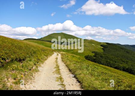 Paesaggio dell'Appennino tosco-emiliano con nuvole Foto Stock