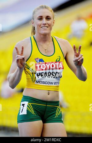 Sally Pearson in Australia reagisce dopo il caldo degli ostacoli del 400m alle donne ai Campionati mondiali di atletica allo stadio Luzhniki di Mosca, Russia, venerdì 16 agosto 2013. I Campionati del mondo si svolgono dal 10 al 18 agosto. Foto Stock