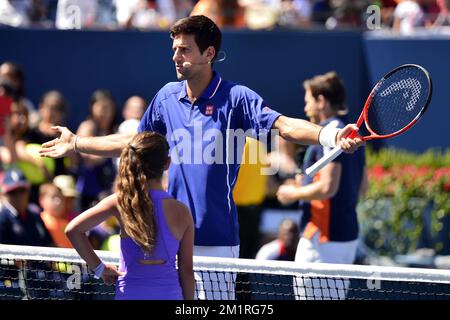 Il serbo Novak Djokovic ha raffigurato durante la giornata dei bambini davanti al torneo di tennis US Open Grand Slam, a Flushing Meadows, a New York City, USA, sabato 24 agosto 2013. L'US Open inizia il 26 agosto 2013. FOTO DI BELGA YORICK JANSENS Foto Stock