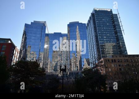 Facciata in vetro dell'InterContinental Boston, Financial District, Boston, Massachusetts, USA Foto Stock