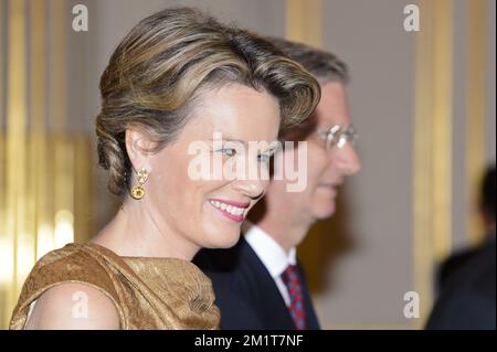 20131119 - BRUXELLES, BELGIO: La regina Mathilde del Belgio e il re Filippo - Filip del Belgio hanno raffigurato durante la cerimonia dedicata a coloro che hanno ricevuto nel 2018 un titolo nobiliare, martedì 19 novembre 2013, al Palazzo reale di Bruxelles. FOTO DI BELGA LAURIE DIEFFEMBACQ Foto Stock