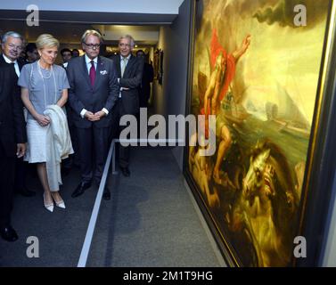 20131127 - MUMBAI, INDIA: Vice primo Ministro e Ministro degli esteri Didier Reynders, Principessa Astrid del Belgio e Philip Heylen, Vice Sindaco di Anversa, raffigurati durante la cerimonia di apertura della mostra capolavori fiamminghi di Anversa al Chhatrapati Shivaji Maharaj Vastu Shangrahalaya (ex Museo del Galles) a Mumbai, India, Mercoledì 27 novembre 2013, il terzo giorno di una missione economica della principessa belga Astrid in India. FOTO DI BELGA ERIC LALMAND Foto Stock