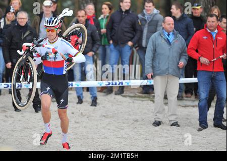 20131130 - MOL, BELGIO: Ceco Zdenek Stybar del team Omega Pharma - Quick Step in azione durante la 5th edizione del Boonen & Friends Cyclocross, sabato 30 dicembre 2013 a mol. FOTO DI BELGA DAVID STOCKMAN Foto Stock