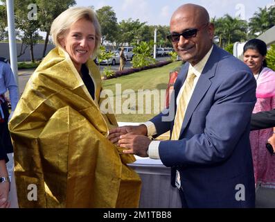 20131129 - CHENNAI, INDIA: Principessa Astrid del Belgio raffigurata come lei arriva per una visita di Tata Consultancy Services a Chennai, India, Venerdì 29 novembre 2013, il sesto giorno di una missione economica della principessa belga Astrid in India. FOTO DI BELGA ERIC LALMAND Foto Stock