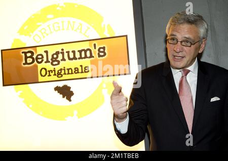20131204 - HONG KONG, CINA: Il ministro fiammingo Kris Peeters tiene un discorso alla cerimonia di apertura del ristorante belga Originals a Hong Kong il secondo giorno di una missione economica in occasione della manifestazione "Hong Kong Business of Design Week (BoDW)" a Hong Kong, Regione amministrativa speciale della Repubblica popolare cinese, mercoledì 04 dicembre 2013. La regina Mathilde del Belgio è unita ai ministri delle diverse regioni per la missione. BELGA FOTO BENOIT DOPPAGNE Foto Stock