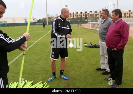 20140111 - ABU DHABI, EMIRATI ARABI UNITI: Il manager di Anderlecht, Herman Van Holsbeeck, ha illustrato durante una sessione di allenamento del sesto giorno del campo invernale della squadra di calcio belga di prima divisione, RSCA Anderlecht, ad Abu Dhabi, Emirati Arabi Uniti (Emirati Arabi Uniti), sabato 11 gennaio 2014. BELGA PHOTO VIRGINIE LEFOUR Foto Stock