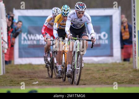 20140119 - LEUVEN, BELGIO: Il belga Kevin Pauwels, il belga Tom Meeusen e il campione del mondo attuale, Sven NYS in azione durante la fase finale della gara di ciclocross Soutdal Classics, domenica 19 gennaio 2014 a Leuven. FOTO DI BELGA DAVID STOCKMAN Foto Stock