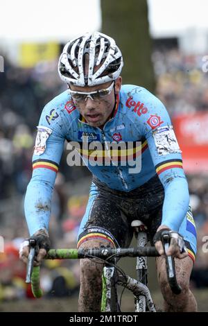 20140202 - HOOGERHEIDE, PAESI BASSI: Il nuovo campione belga Sven NYS è stato raffigurato in azione durante la corsa maschile d'élite ai campionati mondiali di ciclocross UCI, domenica 02 febbraio 2014 a Hoogerheide, Paesi Bassi. FOTO DI BELGA DIRK WAEM Foto Stock