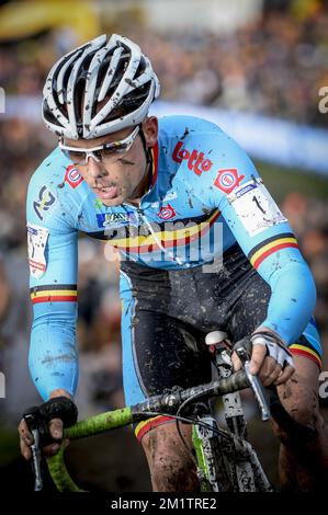 20140202 - HOOGERHEIDE, PAESI BASSI: Il nuovo campione belga Sven NYS è stato raffigurato in azione durante la corsa maschile d'élite ai campionati mondiali di ciclocross UCI, domenica 02 febbraio 2014 a Hoogerheide, Paesi Bassi. FOTO DI BELGA DIRK WAEM Foto Stock