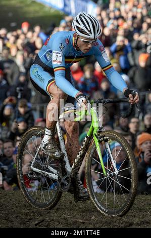 20140202 - HOOGERHEIDE, PAESI BASSI: Il nuovo campione belga Sven NYS ha ritratto in azione durante la gara maschile under23 ai campionati mondiali di ciclocross UCI, domenica 02 febbraio 2014 a Hoogerheide, Paesi Bassi. FOTO DI BELGA DIRK WAEM Foto Stock