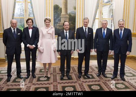 20140206 - PARIGI, FRANCIA: Il ministro degli Esteri francese Laurent Fabius, il primo ministro belga Elio di Rupo, la regina belga Mathilde, il presidente francese Francois Hollande, il re belga Philippe Filip Jean-Marc Ayrault, Il Ministro Presidente della Repubblica francese e il Vice Presidente del Consiglio e Ministro degli Esteri belga Didier Reynders hanno fatto una foto durante la visita ufficiale all'estero del nuovo Re e Regina belga, presso il presidente della Repubblica francese Francois Hollande a Parigi (Francia) giovedì 06 febbraio 2014. BELGA FOTO PISCINA DIRK WAEM Foto Stock