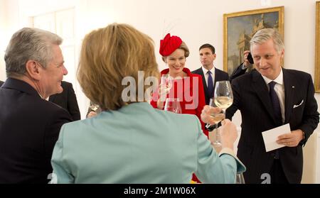 20140217 - BERLINO, GERMANIA: Il presidente tedesco Joachim Gauck, partner del presidente tedesco Joachim Gauck, Daniela Schadt, regina del Belgio Mathilde e re Filippo - Filip del Belgio nella foto della visita ufficiale all'estero del nuovo re e regina belga, a Berlino, capitale della Germania, lunedì 17 febbraio 2014. BELGA FOTO BENOIT DOPPAGNE Foto Stock