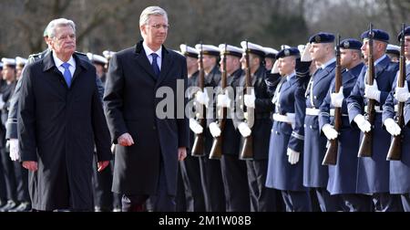 20140217 - BERLINO, GERMANIA: Il presidente tedesco Joachim Gauck e il re Filippo - Filip del Belgio nella foto, durante la visita ufficiale all'estero del nuovo re e regina belga, a Berlino, capitale della Germania, lunedì 17 febbraio 2014. BELGA FOTO BENOIT DOPPAGNE Foto Stock