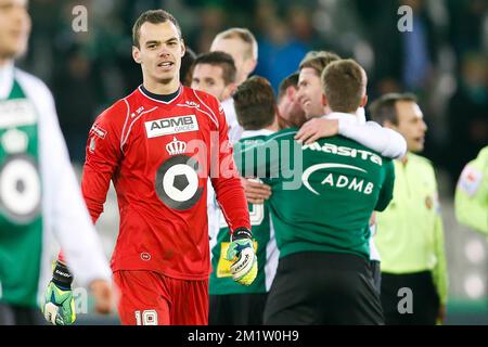 20140222 - BRUGGE, BELGIO: Joris delle, portiere di Cercle, festeggia dopo la partita di Jupiler Pro League tra Cercle Brugge e KV Mechelen, a Brugge, sabato 22 febbraio 2014, il giorno 27 del campionato di calcio belga. FOTO DI BELGA BRUNO FAHY Foto Stock