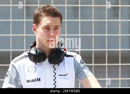 Il belga Stoffel Vandoorne ha illustrato la seconda giornata delle sessioni di test di Formula 1 mercoledì 09 aprile 2014 a Sakhir, Bahrain. Il driver belga Stoffel Vandoorne avrebbe dovuto testare per la McLaren ma il danese Kevin Magnussen guiderebbe invece. Foto Stock