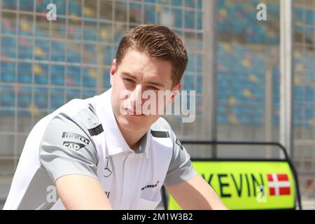 Il belga Stoffel Vandoorne ha illustrato la seconda giornata delle sessioni di test di Formula 1 mercoledì 09 aprile 2014 a Sakhir, Bahrain. Il driver belga Stoffel Vandoorne avrebbe dovuto testare per la McLaren ma il danese Kevin Magnussen guiderebbe invece. Foto Stock