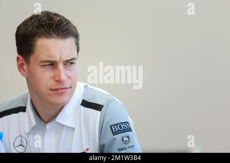 Il belga Stoffel Vandoorne ha illustrato nella prima giornata delle sessioni di test di Formula 1 di martedì 08 aprile 2014 a Sakhir, Bahrain. Il driver belga Stoffel Vandoorne si è supposto di testare per la McLaren domani, ma il danese Kevin Magnussen guiderà invece. Foto Stock