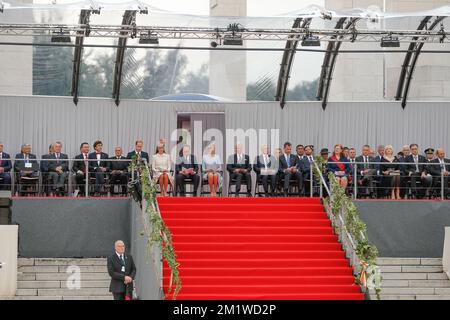 La regina Mathilde del Belgio, il re Filippo - Filip del Belgio siedono fra gli ospiti come , il principe britannico William, il duca di Cambridge, la Caterina britannica (Kate), la duchessa di Cambridge, il presidente francese Francois Hollande, Il presidente tedesco Joachim Gauck e il re spagnolo Felipe VI in occasione di una cerimonia al memoriale interallietato a Cointe, per il 100th° anniversario della prima guerra mondiale, lunedì 04 agosto 2014, Liegi. FOTO DI BELGA BRUNO FAHY Foto Stock