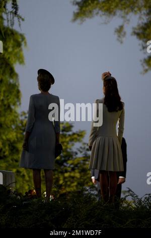 La regina Mathilde del Belgio e la britannica Caterina (Kate), Duchessa di Cambridge nella foto durante una cerimonia di commemorazione nel cimitero di Saint-Symphorien, parte del 100th ° anniversario della prima guerra mondiale, Lunedi 04 agosto 2014. Foto Stock