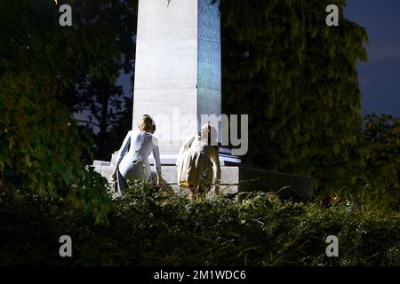 La regina Mathilde del Belgio e la britannica Caterina (Kate), Duchessa di Cambridge nella foto durante una cerimonia di commemorazione nel cimitero di Saint-Symphorien, parte del 100th ° anniversario della prima guerra mondiale, Lunedi 04 agosto 2014. Foto Stock