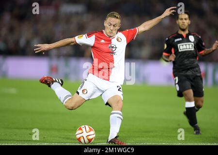 Il centrocampista di Feyenoord Jens Toornstra, raffigurato nel corso di una partita di calcio tra il club olandese Feyenoord Rotterdam e la squadra belga di prima divisione Standard de Liege, nello stadio De Kuip di Rotterdam, Paesi Bassi, giovedì 02 ottobre 2014, la seconda partita nella fase di gruppo della UEFA Europa League, nel gruppo G. Foto Stock