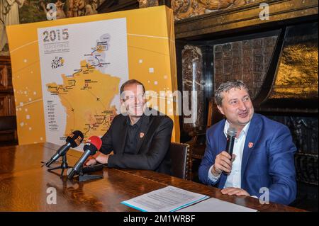 20141023 - ANTWERPEN, BELGIO: Christian Prudhomme, direttore ciclistico del Tour De France e dell'alderman di Anversa Ludo Van Campenhout, nella foto di una conferenza stampa sulla 2015 edizione della gara ciclistica del Tour de France, giovedì 23 ottobre 2014, ad Anversa. La terza tappa del Tour inizierà ad Anversa e terminerà a Huy il 6th luglio e la quarta tappa inizierà a Seraing e terminerà a Cambrai, in Francia, il 7th luglio. FOTO DI BELGA JONAS ROOSENS Foto Stock