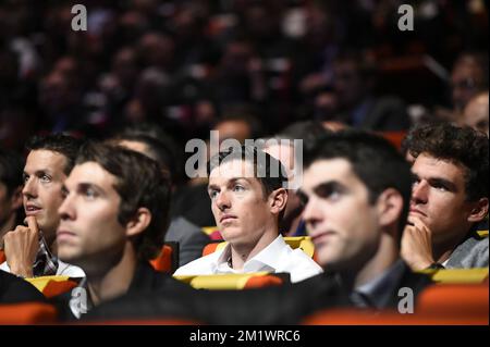 20141021 - PARIGI, FRANCIA: Lo svizzero Mathias Frank della IAM Cycling e il belga Greg Van Avermaet del BMC Racing Team nella foto durante la presentazione ufficiale del classico Tour de France 2015, martedì 21 ottobre 2014, a Parigi, Francia. BELGA FOTO FRED PORCU Foto Stock