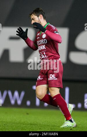 20141214 - BRUXELLES, BELGIO: James Troisi di Essevee nella foto durante la partita della Jupiler Pro League tra Zulte Waregem e Sporting Lokeren, a Waregem, domenica 14 dicembre 2014, il ninettesimo giorno del campionato di calcio belga. BELGA FOTO KURT DESPLENTER Foto Stock