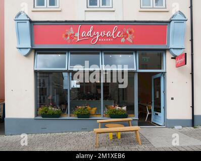 Ladyvale Bakery & Cafe a Nansledan, uno sviluppo sostenibile, eco-edilizia abitativa da parte del Ducato di Cornovaglia a Newquay, Cornovaglia, Inghilterra sudoccidentale, Regno Unito Foto Stock