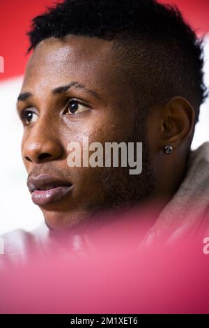 20150203 - LIEGE, BELGIO: Imoh Ezekiel, il nuovo giocatore di Standard, raffigurato durante una conferenza stampa della squadra di calcio belga di prima divisione Standard de Liege, per presentare un nuovo giocatore, martedì 03 febbraio 2015, a Liegi. L'attaccante nigeriano Imoh Ezechiel sta arrivando in prestito dal Qatari club al-Arabi, ha già giocato per Standard dal 2011 al 2014. FOTO DI BELGA LAURIE DIEFFEMBACQ Foto Stock