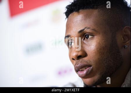 20150203 - LIEGE, BELGIO: Imoh Ezekiel, il nuovo giocatore di Standard, raffigurato durante una conferenza stampa della squadra di calcio belga di prima divisione Standard de Liege, per presentare un nuovo giocatore, martedì 03 febbraio 2015, a Liegi. L'attaccante nigeriano Imoh Ezechiel sta arrivando in prestito dal Qatari club al-Arabi, ha già giocato per Standard dal 2011 al 2014. FOTO DI BELGA LAURIE DIEFFEMBACQ Foto Stock