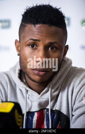 20150203 - LIEGE, BELGIO: Imoh Ezekiel, il nuovo giocatore di Standard, raffigurato durante una conferenza stampa della squadra di calcio belga di prima divisione Standard de Liege, per presentare un nuovo giocatore, martedì 03 febbraio 2015, a Liegi. L'attaccante nigeriano Imoh Ezechiel sta arrivando in prestito dal Qatari club al-Arabi, ha già giocato per Standard dal 2011 al 2014. FOTO DI BELGA LAURIE DIEFFEMBACQ Foto Stock