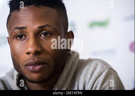 20150203 - LIEGE, BELGIO: Imoh Ezekiel, il nuovo giocatore di Standard, raffigurato durante una conferenza stampa della squadra di calcio belga di prima divisione Standard de Liege, per presentare un nuovo giocatore, martedì 03 febbraio 2015, a Liegi. L'attaccante nigeriano Imoh Ezechiel sta arrivando in prestito dal Qatari club al-Arabi, ha già giocato per Standard dal 2011 al 2014. FOTO DI BELGA LAURIE DIEFFEMBACQ Foto Stock